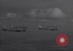 Standbild American negro US Army Piloten erhalten Flügel Tuskegee Alabama USA, 1944, aus Sekunde 13 historischem Filmmaterial Videoclip 65675074303
