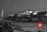 Standbild American negro US Army Piloten erhalten Flügel Tuskegee Alabama USA, 1944, aus Sekunde 16 historischem Filmmaterial Videoclip 65675074303