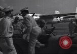 Standbild American negro US Army Piloten erhalten Flügel Tuskegee Alabama USA, 1944, aus Sekunde 21 historischem Filmmaterial Videoclip 65675074303
