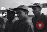 Standbild American negro US Army Piloten erhalten Flügel Tuskegee Alabama USA, 1944, aus Sekunde 26 historischem Filmmaterial Videoclip 65675074303