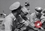 Standbild American negro US Army Piloten erhalten Flügel Tuskegee Alabama USA, 1944, aus Sekunde 27 historischem Filmmaterial Videoclip 65675074303