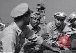 Standbild American negro US Army Piloten erhalten Flügel Tuskegee Alabama USA, 1944, aus Sekunde 28 historischem Filmmaterial Videoclip 65675074303