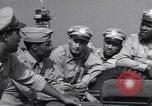 Standbild American negro US Army Piloten erhalten Flügel Tuskegee Alabama USA, 1944, aus Sekunde 32 historischem Filmmaterial Videoclip 65675074303