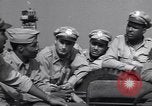 Standbild American negro US Army Piloten erhalten Flügel Tuskegee Alabama USA, 1944, aus Sekunde 33 historischem Filmmaterial Videoclip 65675074303