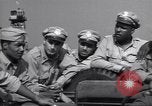 Standbild American negro US Army Piloten erhalten Flügel Tuskegee Alabama USA, 1944, aus Sekunde 34 historischem Filmmaterial Videoclip 65675074303