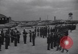 Standbild American negro US Army Piloten erhalten Flügel Tuskegee Alabama USA, 1944, aus Sekunde 40 historischem Filmmaterial Videoclip 65675074303