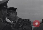 Standbild American negro US Army Piloten erhalten Flügel Tuskegee Alabama USA, 1944, aus Sekunde 43 historischem Filmmaterial Videoclip 65675074303