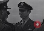 Standbild American negro US Army Piloten erhalten Flügel Tuskegee Alabama USA, 1944, aus Sekunde 44 historischem Filmmaterial Videoclip 65675074303