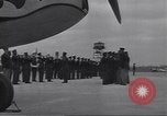 Standbild American negro US Army Piloten erhalten Flügel Tuskegee Alabama USA, 1944, aus Sekunde 49 historischem Filmmaterial Videoclip 65675074303