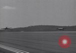 Standbild American negro US Army Piloten erhalten Flügel Tuskegee Alabama USA, 1944, aus Sekunde 50 historischem Filmmaterial Videoclip 65675074303