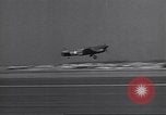 Standbild American negro US Army Piloten erhalten Flügel Tuskegee Alabama USA, 1944, aus Sekunde 52 historischem Filmmaterial Videoclip 65675074303