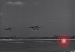 Standbild American negro US Army Piloten erhalten Flügel Tuskegee Alabama USA, 1944, aus Sekunde 54 historischem Filmmaterial Videoclip 65675074303