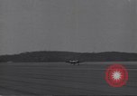 Standbild American negro US Army Piloten erhalten Flügel Tuskegee Alabama USA, 1944, aus Sekunde 59 historischem Filmmaterial Videoclip 65675074303