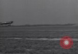 Standbild American negro US Army Piloten erhalten Flügel Tuskegee Alabama USA, 1944, aus Sekunde 61 historischem Filmmaterial Videoclip 65675074303