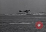 Standbild American negro US Army Piloten erhalten Flügel Tuskegee Alabama USA, 1944, aus Sekunde 62 historischem Filmmaterial Videoclip 65675074303
