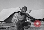Immagine di Baseball gioco India, 1943, secondo 33 filmato di repertorio 65675074313