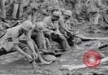 Image soldats nègres l'île de Bougainville en Papouasie-Nouvelle-Guinée, 1944, de la seconde 30 séquences d'archives historiques vidéo 65675074318