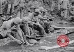 Image soldats nègres l'île de Bougainville en Papouasie-Nouvelle-Guinée, 1944, de la seconde 32 séquences d'archives historiques vidéo 65675074318