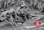 Image soldats nègres l'île de Bougainville en Papouasie-Nouvelle-Guinée, 1944, de la seconde 34 séquences d'archives historiques vidéo 65675074318