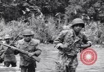 Image soldats nègres l'île de Bougainville en Papouasie-Nouvelle-Guinée, 1944, de la seconde 54 séquences d'archives historiques vidéo 65675074319