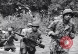 Image soldats nègres l'île de Bougainville en Papouasie-Nouvelle-Guinée, 1944, de la seconde 55 séquences d'archives historiques vidéo 65675074319
