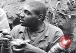 Standbild Negro Soldaten Bougainville Island Papua Neu Guinea, 1944, aus Sekunde 28 historischem Filmmaterial Videoclip 65675074320