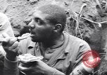 Standbild Negro Soldaten Bougainville Island Papua Neu Guinea, 1944, aus Sekunde 30 historischem Filmmaterial Videoclip 65675074320