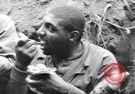 Standbild Negro Soldaten Bougainville Island Papua Neu Guinea, 1944, aus Sekunde 31 historischem Filmmaterial Videoclip 65675074320