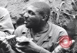 Standbild Negro Soldaten Bougainville Island Papua Neu Guinea, 1944, aus Sekunde 33 historischem Filmmaterial Videoclip 65675074320
