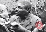 Standbild Negro Soldaten Bougainville Island Papua Neu Guinea, 1944, aus Sekunde 35 historischem Filmmaterial Videoclip 65675074320