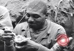 Standbild Negro Soldaten Bougainville Island Papua Neu Guinea, 1944, aus Sekunde 38 historischem Filmmaterial Videoclip 65675074320