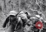 Image La campagne des soldats américains africains dans le Pacifique l'île de Bougainville en Papouasie-Nouvelle-Guinée, 1944, de la seconde 11 séquences d'archives historiques vidéo 65675074325