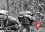 Image La campagne des soldats américains africains dans le Pacifique l'île de Bougainville en Papouasie-Nouvelle-Guinée, 1944, de la seconde 14 séquences d'archives historiques vidéo 65675074325