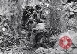 Image La campagne des soldats américains africains dans le Pacifique l'île de Bougainville en Papouasie-Nouvelle-Guinée, 1944, de la seconde 23 séquences d'archives historiques vidéo 65675074325