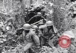 Image La campagne des soldats américains africains dans le Pacifique l'île de Bougainville en Papouasie-Nouvelle-Guinée, 1944, de la seconde 28 séquences d'archives historiques vidéo 65675074325
