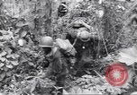 Image La campagne des soldats américains africains dans le Pacifique l'île de Bougainville en Papouasie-Nouvelle-Guinée, 1944, de la seconde 40 séquences d'archives historiques vidéo 65675074325