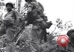 Image La campagne des soldats américains africains dans le Pacifique l'île de Bougainville en Papouasie-Nouvelle-Guinée, 1944, de la seconde 48 séquences d'archives historiques vidéo 65675074325