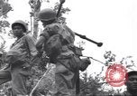 Image La campagne des soldats américains africains dans le Pacifique l'île de Bougainville en Papouasie-Nouvelle-Guinée, 1944, de la seconde 49 séquences d'archives historiques vidéo 65675074325