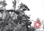 Image La campagne des soldats américains africains dans le Pacifique l'île de Bougainville en Papouasie-Nouvelle-Guinée, 1944, de la seconde 51 séquences d'archives historiques vidéo 65675074325