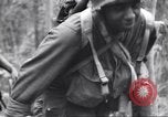 Image soldats nègres l'île de Bougainville en Papouasie-Nouvelle-Guinée, 1944, de la seconde 17 séquences d'archives historiques vidéo 65675074326