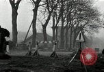 Standbild US-Truppen Rolle in Deutschland in Zweiten Weltkrieg Altenkirchen Deutschland, 1945, aus Sekunde 25 historischem Filmmaterial Videoclip 65675074327