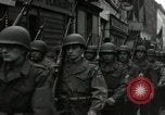 Standbild 82 Armored Reconnaissance Bataillon Paraden in Ostbelgien Hasselt Belgien, 1945, aus Sekunde 35 historischem Filmmaterial Videoclip 65675074329