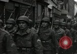 Standbild 82 Armored Reconnaissance Bataillon Paraden in Ostbelgien Hasselt Belgien, 1945, aus Sekunde 37 historischem Filmmaterial Videoclip 65675074329