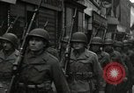 Standbild 82 Armored Reconnaissance Bataillon Paraden in Ostbelgien Hasselt Belgien, 1945, aus Sekunde 38 historischem Filmmaterial Videoclip 65675074329