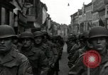 Standbild 82 Armored Reconnaissance Bataillon Paraden in Ostbelgien Hasselt Belgien, 1945, aus Sekunde 41 historischem Filmmaterial Videoclip 65675074329