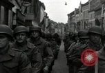 Standbild 82 Armored Reconnaissance Bataillon Paraden in Ostbelgien Hasselt Belgien, 1945, aus Sekunde 42 historischem Filmmaterial Videoclip 65675074329
