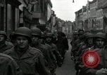 Standbild 82 Armored Reconnaissance Bataillon Paraden in Ostbelgien Hasselt Belgien, 1945, aus Sekunde 45 historischem Filmmaterial Videoclip 65675074329