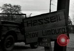Standbild 82 Armored Reconnaissance Bataillon Paraden in Ostbelgien Hasselt Belgien, 1945, aus Sekunde 49 historischem Filmmaterial Videoclip 65675074329