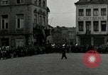 Standbild 82 Armored Reconnaissance Bataillon Paraden in Ostbelgien Hasselt Belgien, 1945, aus Sekunde 58 historischem Filmmaterial Videoclip 65675074329
