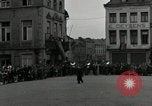 Standbild 82 Armored Reconnaissance Bataillon Paraden in Ostbelgien Hasselt Belgien, 1945, aus Sekunde 59 historischem Filmmaterial Videoclip 65675074329